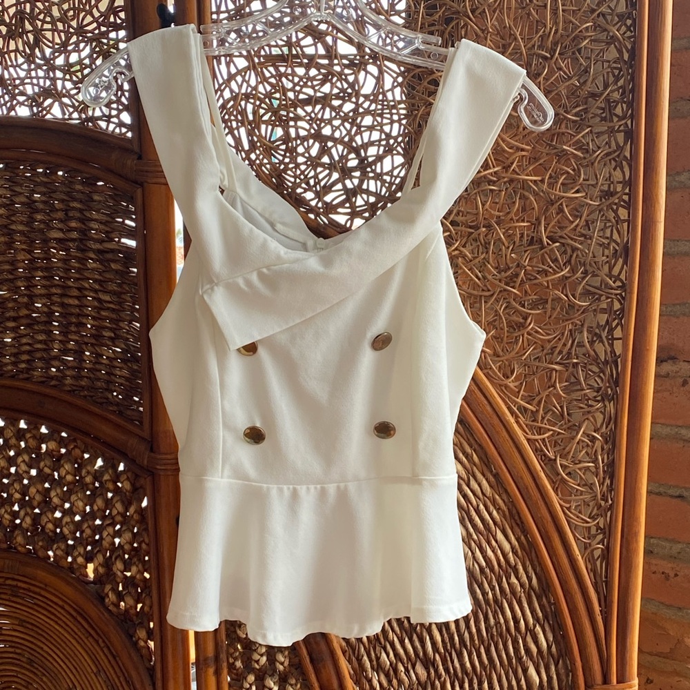 Love J Elegant White Sleeveless Top Gold Buttons Excellent Condition